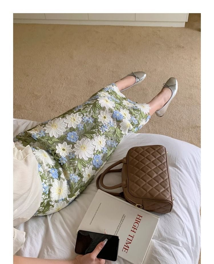 Elegant Green Floral Embroidery Straight Skirt