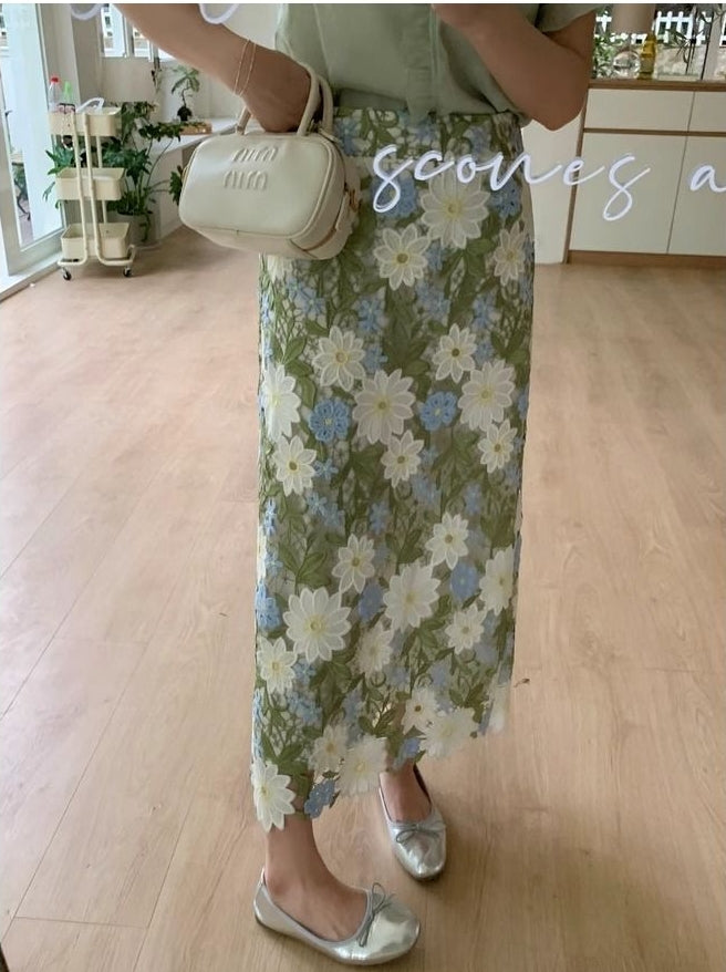 Elegant Green Floral Embroidery Straight Skirt